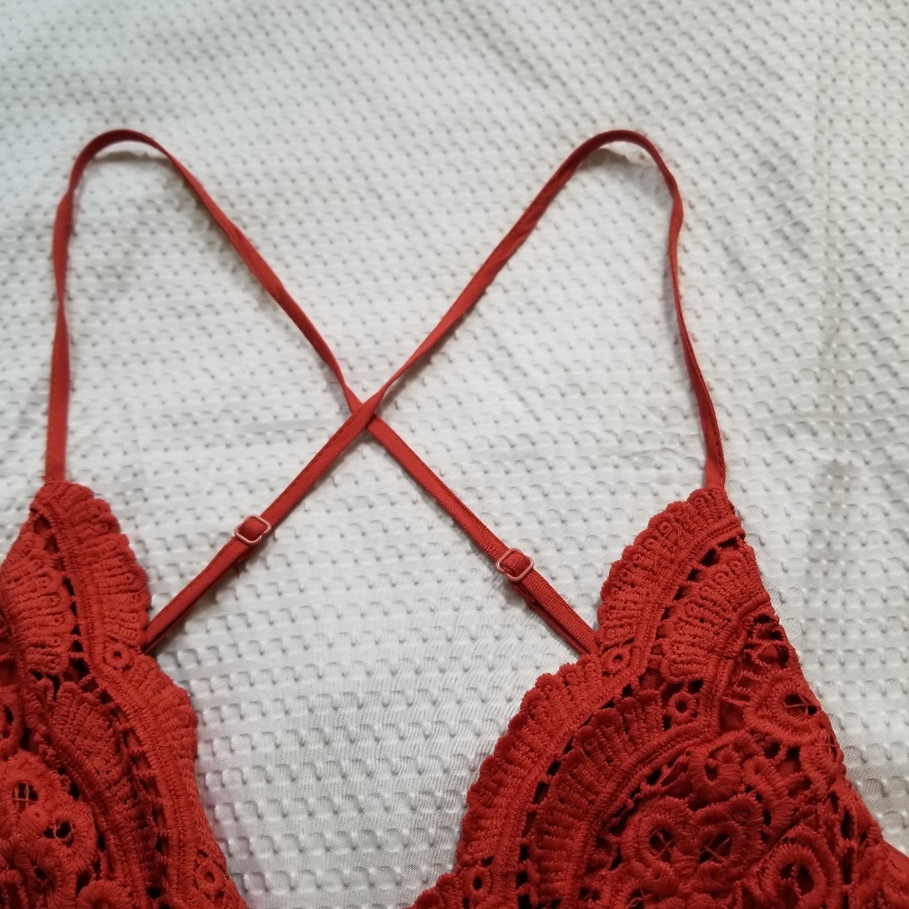 Lulu's Coral Crochet Romper - Picture 5 of 12